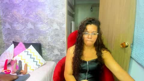 Snapshot of maturepure_ chatting on 02-15-26, 08:05 maturepure_ online show from 02-15-26, 08:05