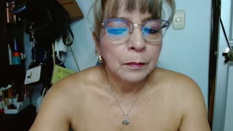 Cecilia online show from 12-17-25, 01:17