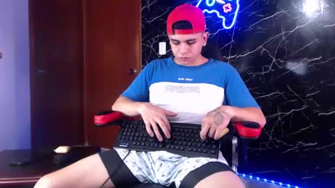 Snapshot of maty_hard chatting on 01-06-25, 08:18 Matias online show from 01-06-25, 08:18