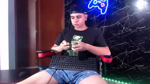 Snapshot of maty_hard chatting on 01-07-25, 09:50 Matias online show from 01-07-25, 09:50