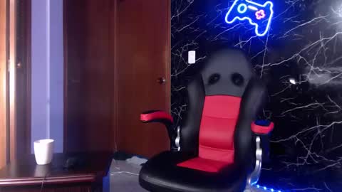 Snapshot of maty_hard chatting on 01-08-25, 09:53 Matias online show from 01-08-25, 09:53