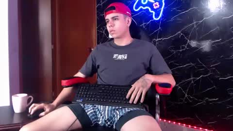 Snapshot of maty_hard chatting on 01-09-25, 10:09 Matias online show from 01-09-25, 10:09