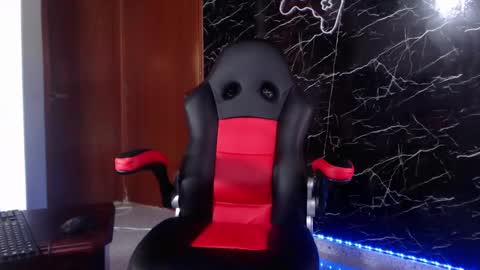 Snapshot of maty_hard chatting on 01-10-25, 01:52 Matias online show from 01-10-25, 01:52