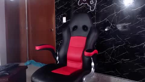 Snapshot of maty_hard chatting on 01-16-25, 09:59 Matias online show from 01-16-25, 09:59