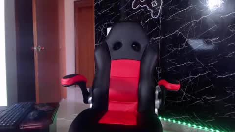 Snapshot of maty_hard chatting on 01-17-25, 03:32 Matias online show from 01-17-25, 03:32