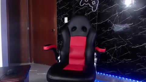 Snapshot of maty_hard chatting on 01-25-25, 11:34 Matias online show from 01-25-25, 11:34