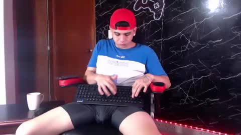 Snapshot of maty_hard chatting on 01-29-25, 11:41 Matias online show from 01-29-25, 11:41