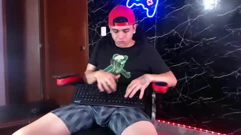 Snapshot of maty_hard chatting on 02-13-25, 09:41 Matias online show from 02-13-25, 09:41