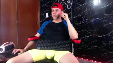 Snapshot of maty_hard chatting on 02-15-25, 04:45 Matias online show from 02-15-25, 04:45