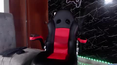 Snapshot of maty_hard chatting on 03-06-25, 03:13 Matias online show from 03-06-25, 03:13