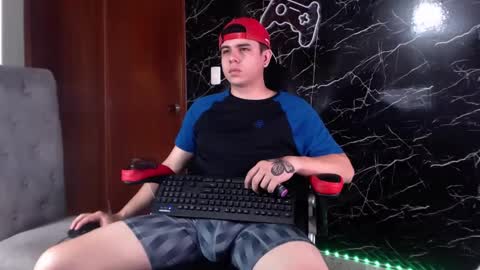 Snapshot of maty_hard chatting on 03-12-25, 02:01 Matias online show from 03-12-25, 02:01