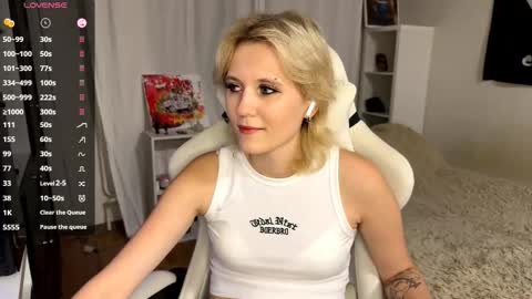 Snapshot of maudhendry chatting on 09-15-25, 04:18 Mia online show from 09-15-25, 04:18