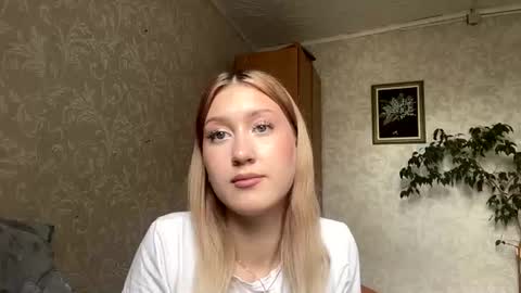 Snapshot of maudiesikes chatting on 07-14-26, 10:21 Mia online show from 07-14-26, 10:21