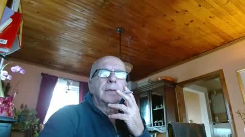 Maurice online show from 01-31-25, 03:33