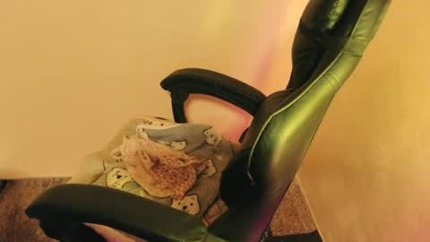 Snapshot of mawi24 chatting on 05-31-26, 12:08 Mau online show from 05-31-26, 12:08