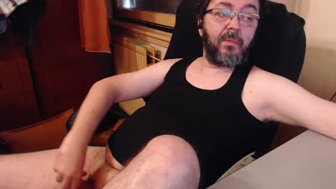 Max online show from 10-18-25, 05:54