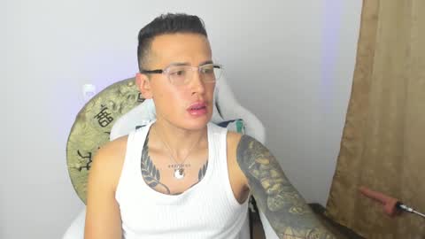 Snapshot of max__b chatting on 03-10-25, 05:43 max__b online show from 03-10-25, 05:43