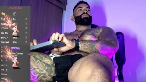 max__prada online show from 11-28-25, 01:52