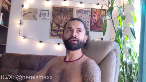Snapshot of max_greenn chatting on 11-19-25, 02:50 Max Follow me IGX hereismaxx online show from 11-19-25, 02:50