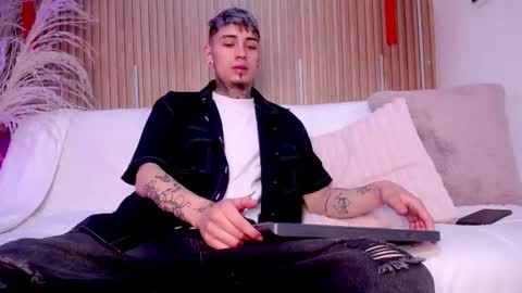 Snapshot of max_hader chatting on 02-28-26, 01:01 Max online show from 02-28-26, 01:01