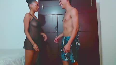 Snapshot of max_n_sofia chatting on 02-07-25, 07:06 Max y Sofia online show from 02-07-25, 07:06