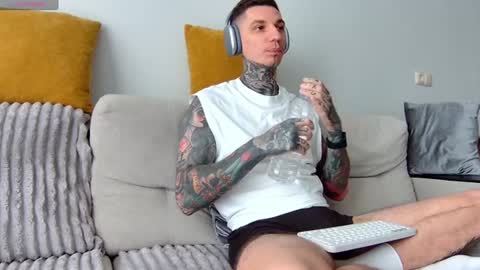 Snapshot of max_reaves chatting on 07-22-26, 06:16 online show from 07-22-26, 06:16