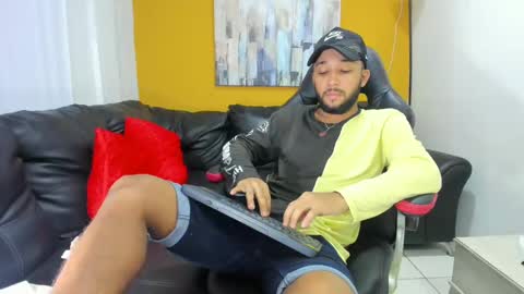 Snapshot of max_sexyhot26 chatting on 01-09-25, 06:17 max_sexyhot26 online show from 01-09-25, 06:17