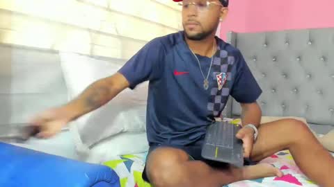 Snapshot of max_sexyhot26 chatting on 02-03-25, 06:39 max_sexyhot26 online show from 02-03-25, 06:39