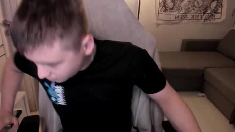 Max online show from 12-15-25, 01:21