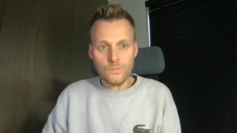 Max take off clothes online show from 02-12-26, 11:49