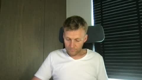 Snapshot of max_straight_1 chatting on 06-19-26, 08:18 Max take off clothes online show from 06-19-26, 08:18