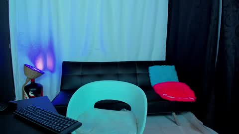 MAX     online show from 02-25-25, 10:04