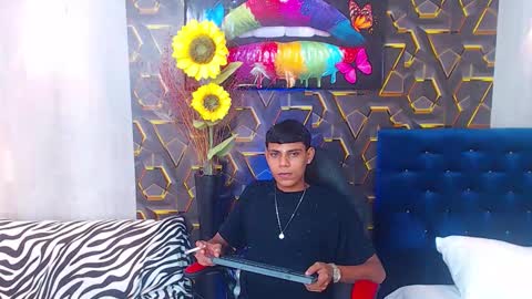 Snapshot of max_willians_ chatting on 10-12-25, 04:11 max online show from 10-12-25, 04:11