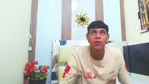 Snapshot of max_willians_ chatting on 10-17-25, 05:32 max online show from 10-17-25, 05:32