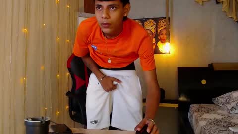Snapshot of max_willians_ chatting on 10-19-25, 04:13 max online show from 10-19-25, 04:13