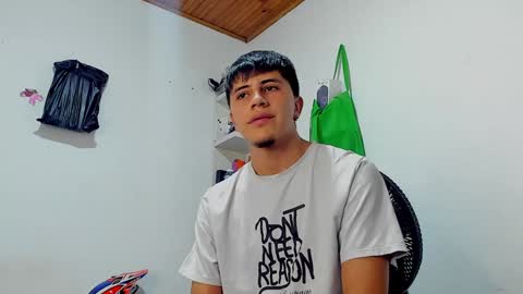 Snapshot of maxbigcock2025 chatting on 12-20-24, 09:00 Max online show from 12-20-24, 09:00