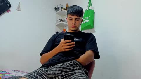 Snapshot of maxbigcock2025 chatting on 01-06-25, 06:58 Max online show from 01-06-25, 06:58