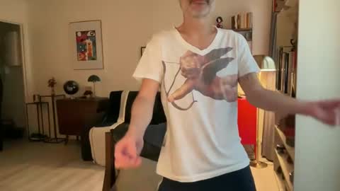 Snapshot of maxbow chatting on 12-07-24, 02:46 Max Mikado online show from 12-07-24, 02:46