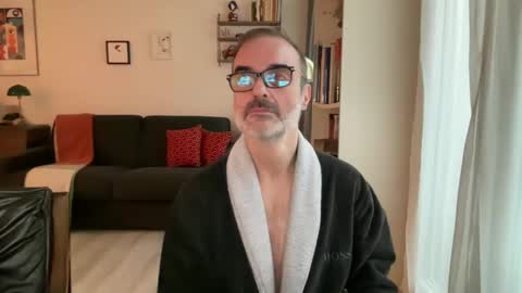 Snapshot of maxbow chatting on 01-18-25, 03:27 Max Mikado online show from 01-18-25, 03:27