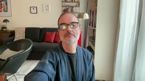 Snapshot of maxbow chatting on 01-28-25, 01:49 Max Mikado online show from 01-28-25, 01:49