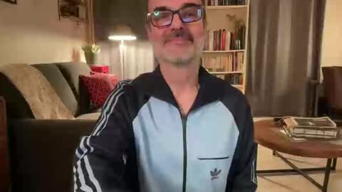 Snapshot of maxbow chatting on 02-01-25, 10:34 Max Mikado online show from 02-01-25, 10:34