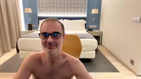 Snapshot of maxbow chatting on 03-06-25, 12:10 Max Mikado online show from 03-06-25, 12:10