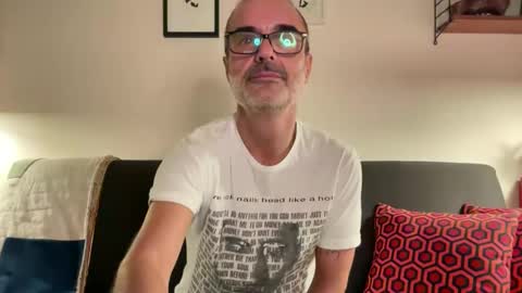 Snapshot of maxbow chatting on 10-12-25, 05:45 Max Mikado online show from 10-12-25, 05:45