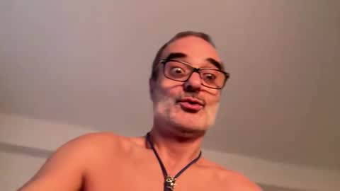 Snapshot of maxbow chatting on 11-14-25, 03:11 Max Mikado online show from 11-14-25, 03:11