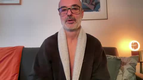 Snapshot of maxbow chatting on 11-22-25, 03:00 Max Mikado online show from 11-22-25, 03:00