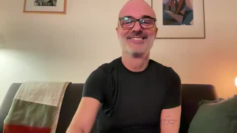 Snapshot of maxbow chatting on 02-17-26, 08:37 Max Mikado online show from 02-17-26, 08:37