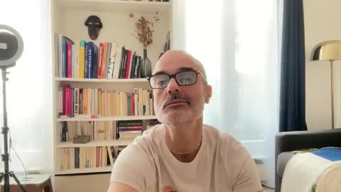 Snapshot of maxbow chatting on 03-23-26, 01:26 Max Mikado online show from 03-23-26, 01:26