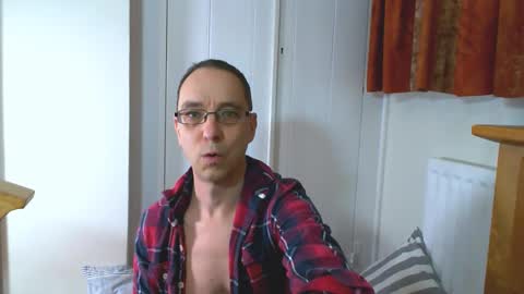 Max Davies online show from 02-06-26, 01:03