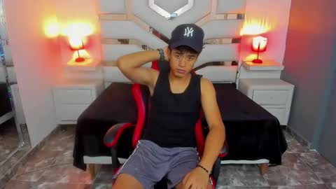 Snapshot of maxevanns chatting on 11-04-25, 07:46 Max online show from 11-04-25, 07:46