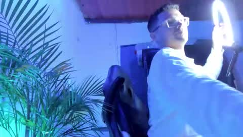 MAXI      online show from 03-21-26, 08:19